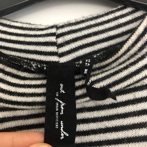 Urban Outiftters Black&White Long Sleeve